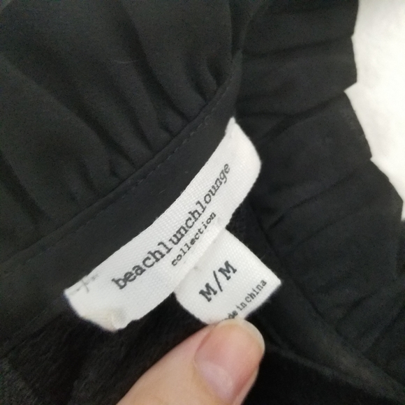 Beachlunchlounge Shaina Black Knit Pullover Top Ruffle Hem Medium - Picture 7 of 8